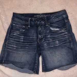 MEDIUM WASH MIDI SHORTS💥